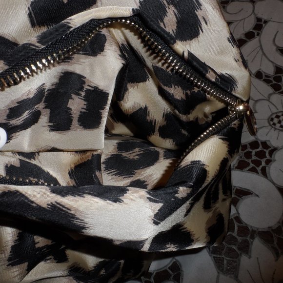 Red Valentino Leopard Print Beige/Black Tote Bag w/Leather Trim - Picture 14 of 16